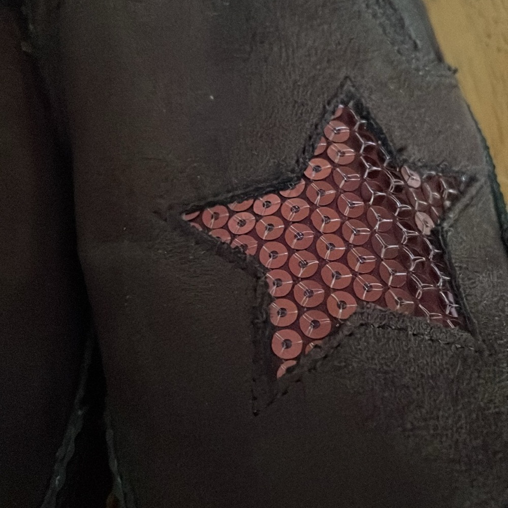 No boundaries brown suede slip ons with red sequin stars - Picture 2 of 8